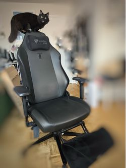 Secretlab TITAN Evo Gaming Chair + Premium Memory Foam Footrest (East Village)