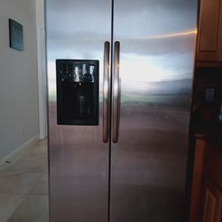 GE Side By Side Refrigerator