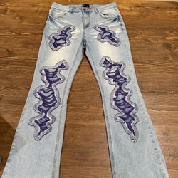 EPTM Light Wash Embroidered Distressed Jeans – Size 33
