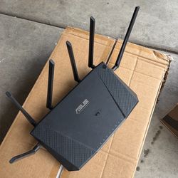 ASUS wireless AC3200 triband router