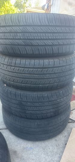 215/55/18 set of four 90% tread life