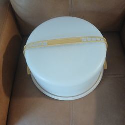Tupperware Round Cake Holder With Handle