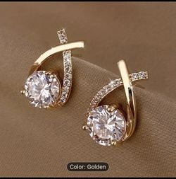 A Pair of Luxurious Twisted Teardrop Cubic Zirconia Stud Earrings | KC Golden Plated, Zinc Alloy, Ideal for Gift-Giving and Party Occasio