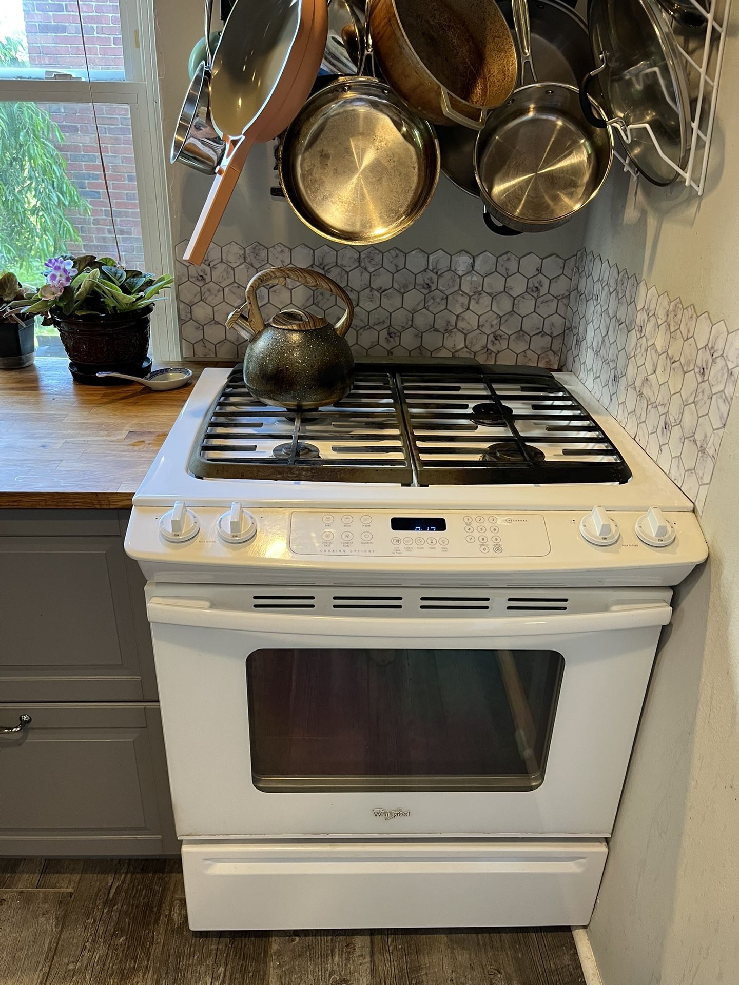 Whirlpool Accubake Gas Range