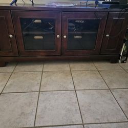 5 Ft WOOD LARGE SCREEN TV STAND & STORAGE CABINET  w ROKU TV  
