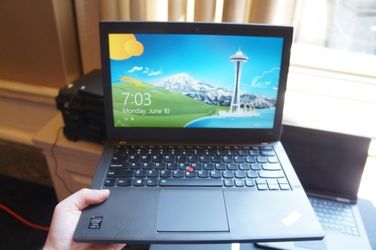 Lenovo x240-i5(4200)1.6ghz,8gb,500hd,Windows 10-office incl