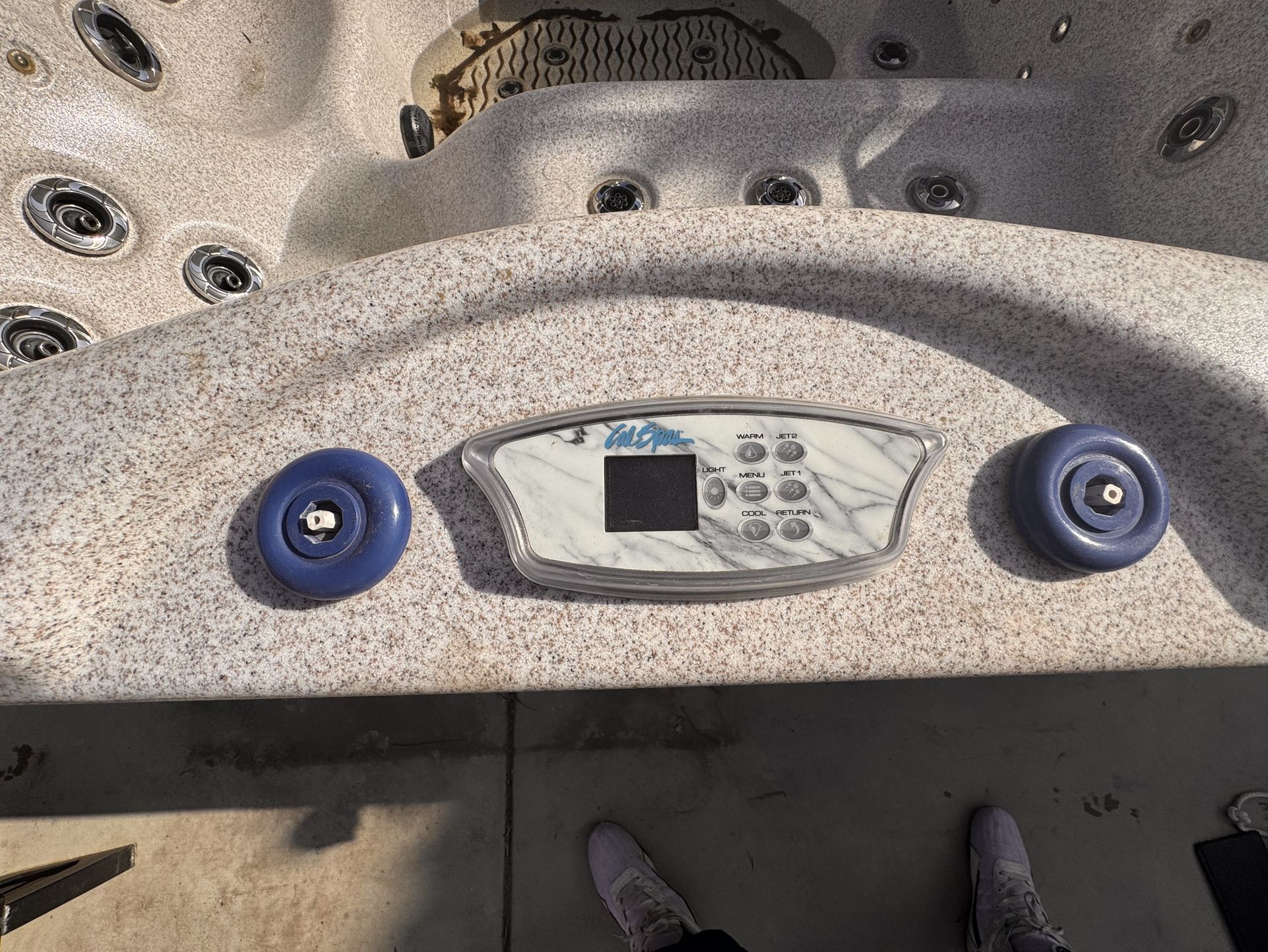 CAL SPAS 7+FT JACUZZI 220V