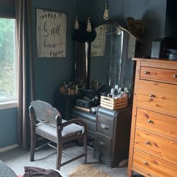 Antique vanity And chair
