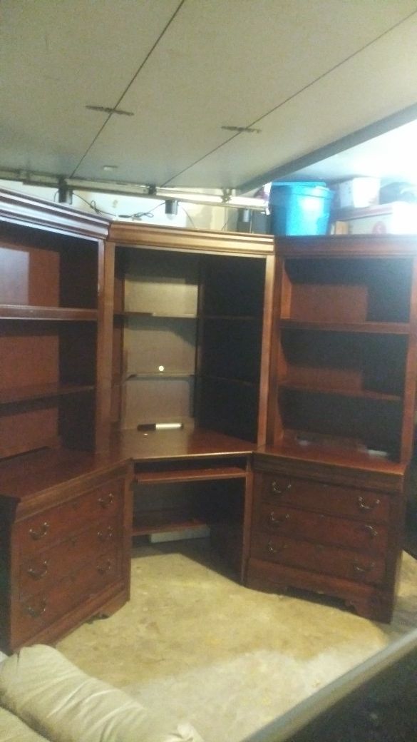 Corner desk with hutch and bookshelves