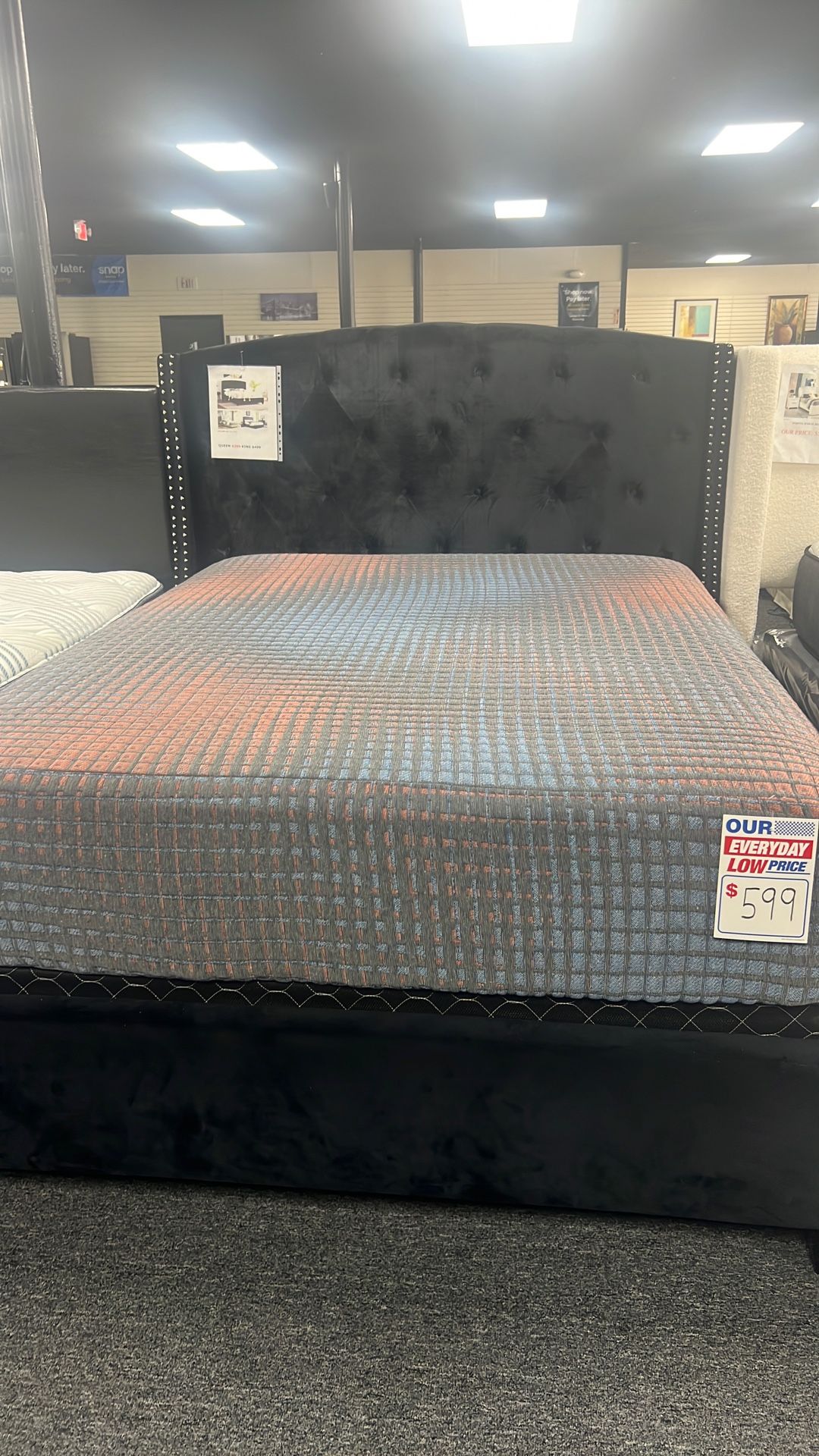 Quenn Size Bed Frame $399 Mattress Quenn Size New $599