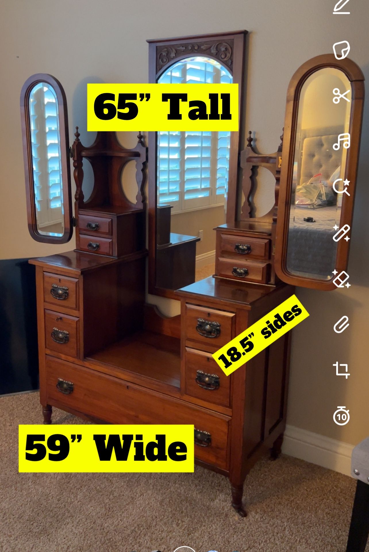 VINTAGE VANITY WITH DRAWERS/MIRROR EXCELLENT CONDITION