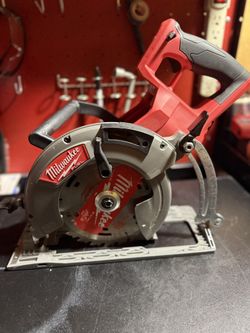 Milwaukee M18 FUEL 18V Lithium-lon Cordless 7-1/4 in. Rear Handle Circular Saw (Tool-Only)