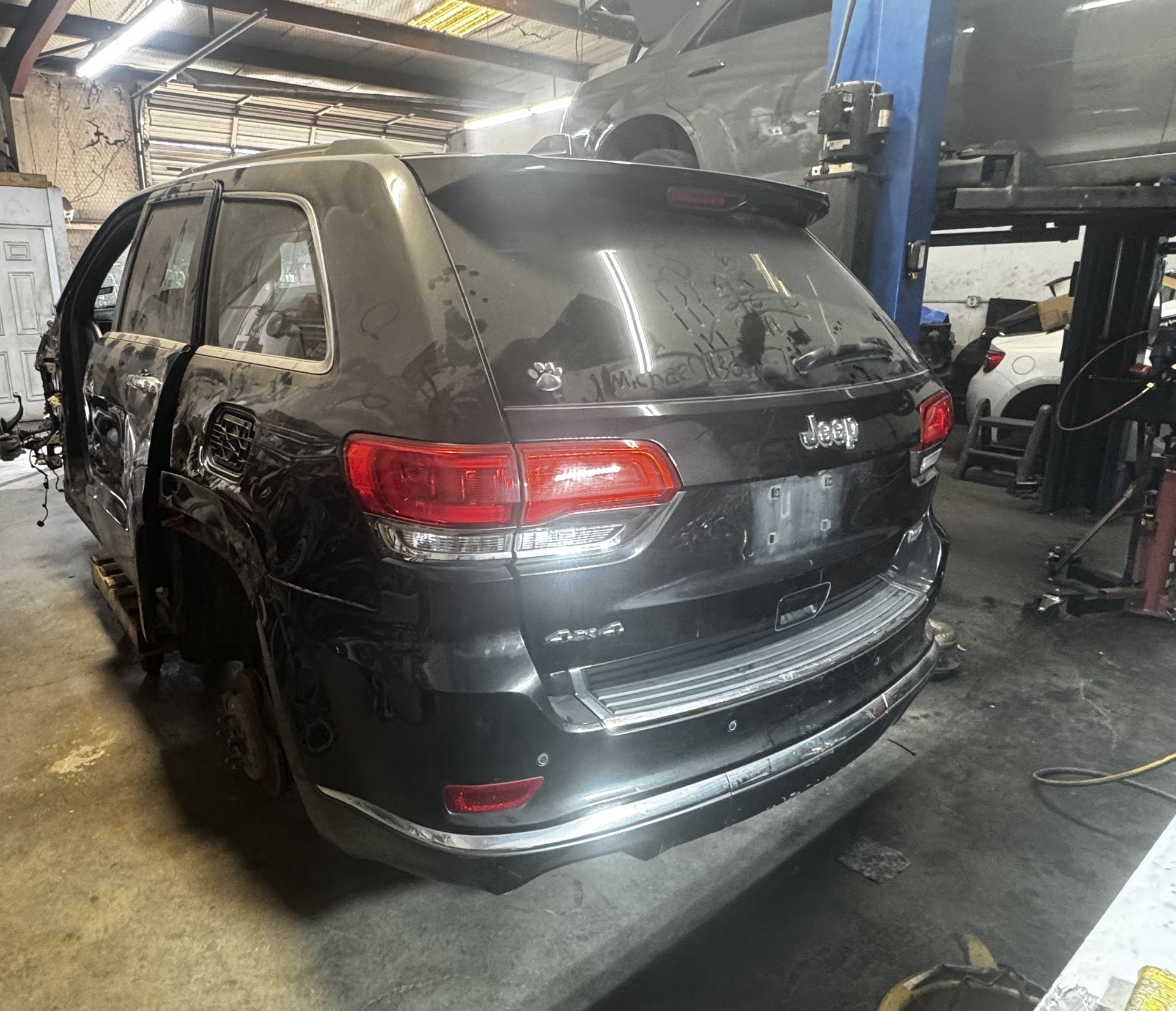 14-21 JEEP Grand Cherokee Back Door Rear Tailgate Tail Gate