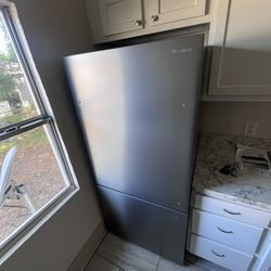 Fridgaire Smart Refrigerator 