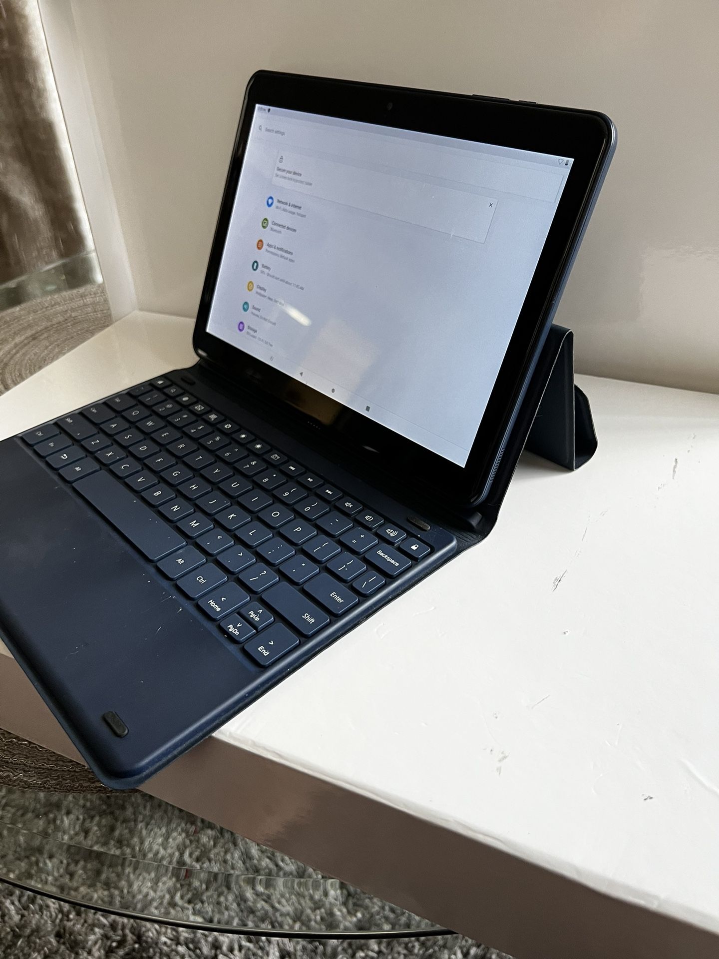 Onn ONA19TB007 10.1" 16GB 2GB Wifi Touch w/ keyboard Tablet Android 9