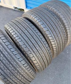 235/55/18 Vendo set de llantas con 80% de vida las 4