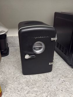 Like new Frigidaire mini fridge