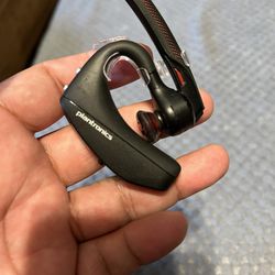 Plantronics Voyager 5220 Noise Cancelling Bluetooth Headset 