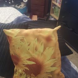 THROW PILLOWS 2BLACK AND ONE SUNFLOWER 