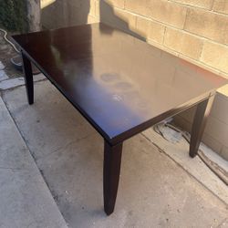 Table Set: 1 Table 6 Chairs