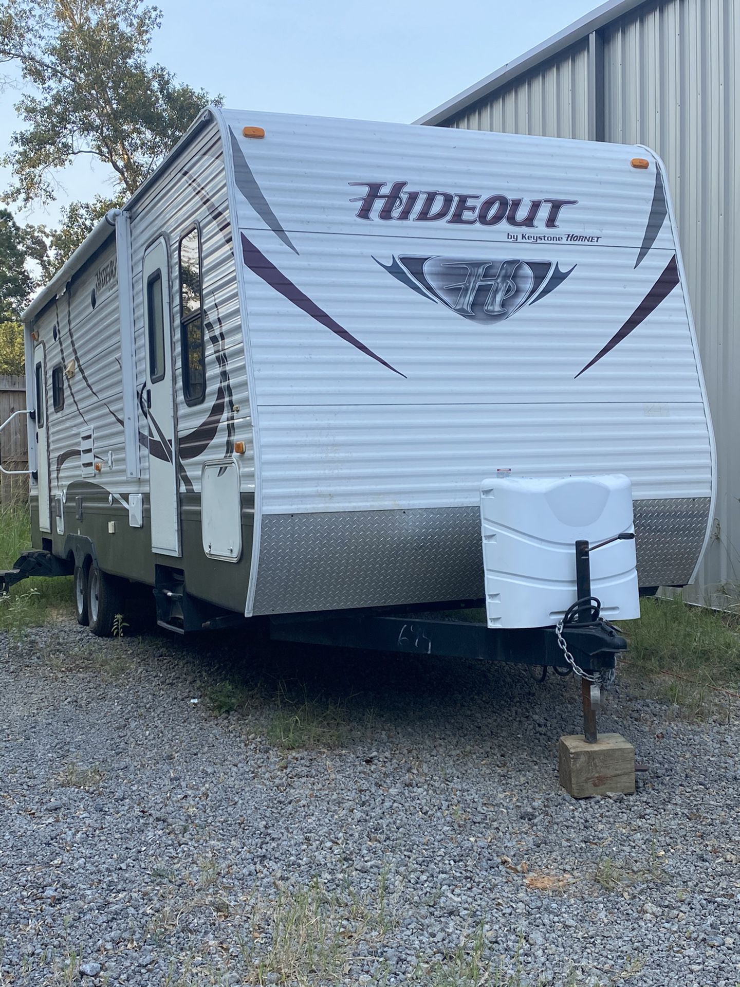 26’ Keystone Hideout camper with slide