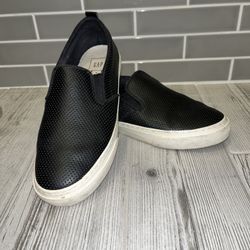 Gap black leather sneaker size 8