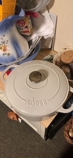Lodge Cast Iron Dutch Oven