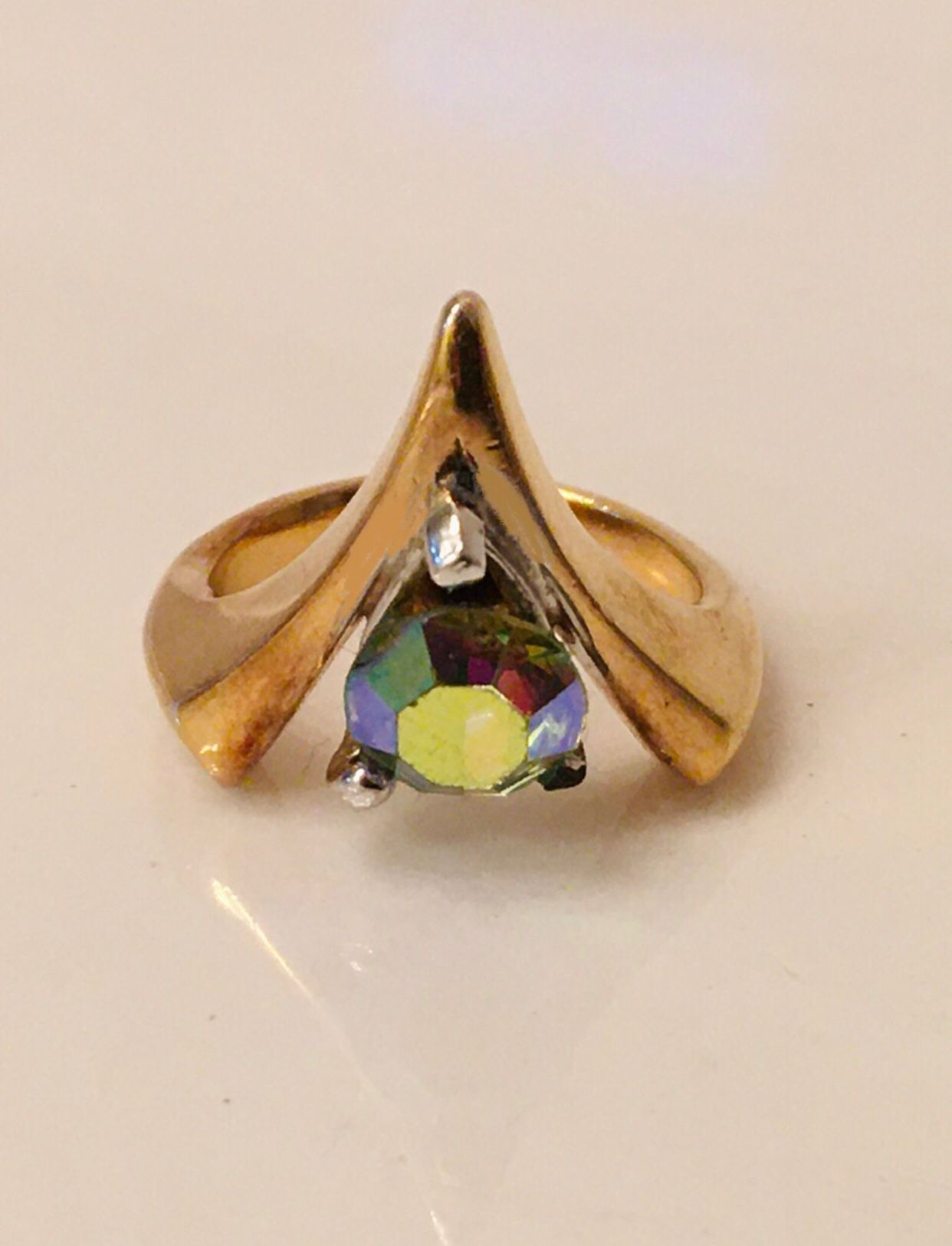 Vintage 50's 18kt Gold GE Iridescent stone Triangle Women's Ring 
