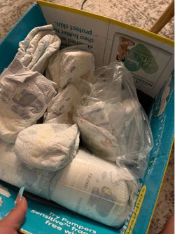 NEWBORN PAMPER SWADDLER BRAND - NEW JUST 1 BAG WAS OPENED