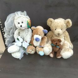 (4) Plush toy Bears
