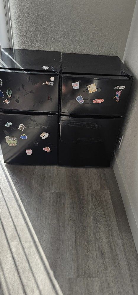 2 MINI FRIDGE/FREEZER