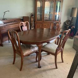 China Cabinet With Table And Chairs 