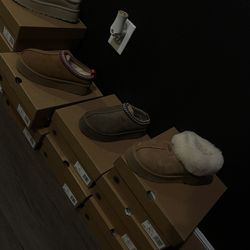 Ugg Women’s  $85 Size 7,8,9