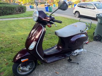 Vespa Scooter - LX150 - Purple