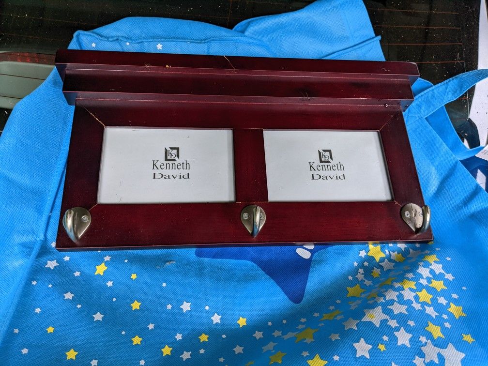 Decorative And You Can Put Keychains On It And Pictures
