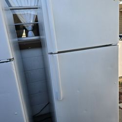 GENERAL ELECTRIC W/  ICE MAKER WORKS PERFECTLY 