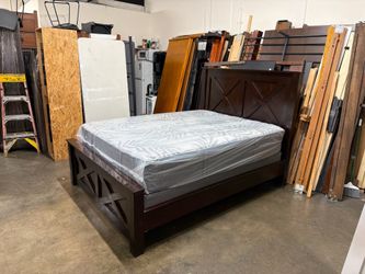 Queen bed $280