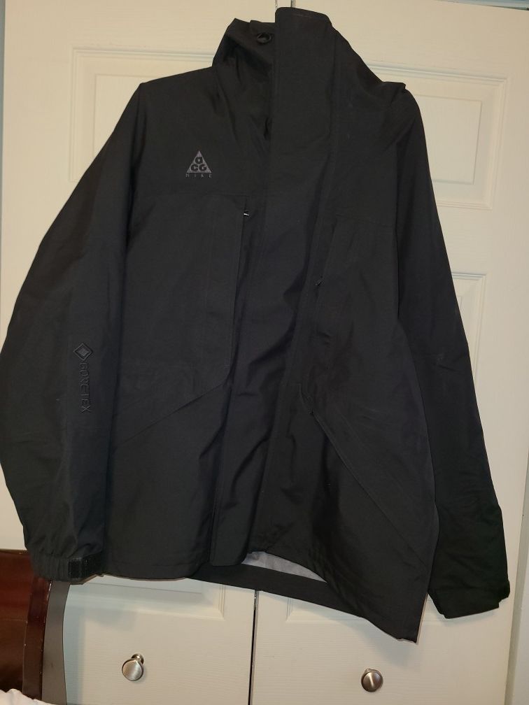 Nike ACG Gore-Tex Black Hooded Jacket Men's Size Medium (M) *Can fit a Large (L)