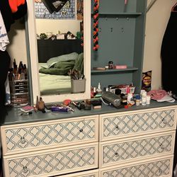 Dresser Vanity With Sliding Mirrors 