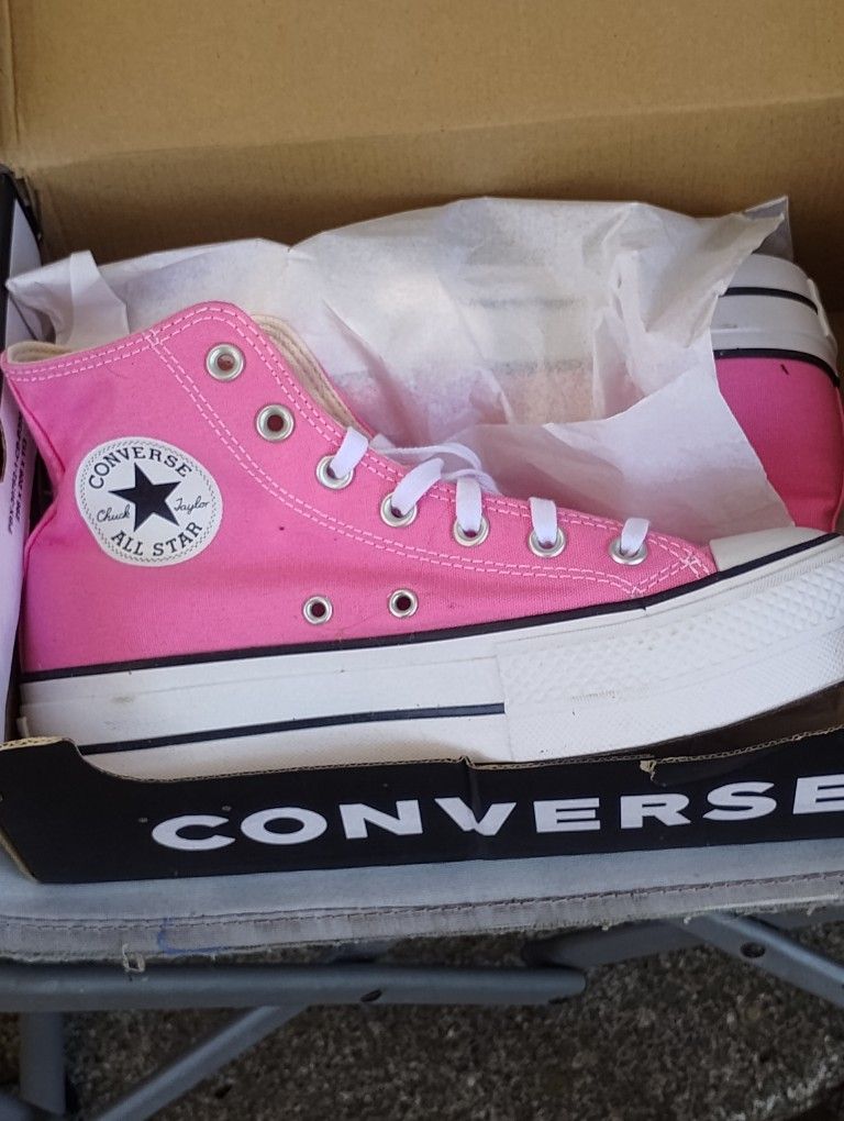 Never Warn, My Granddaughter Ended Up With 2 Pair.Size 7 And A Half.Paid 75.00. Selling For 65.00