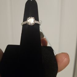 Mossinate Solitaire Ring Size