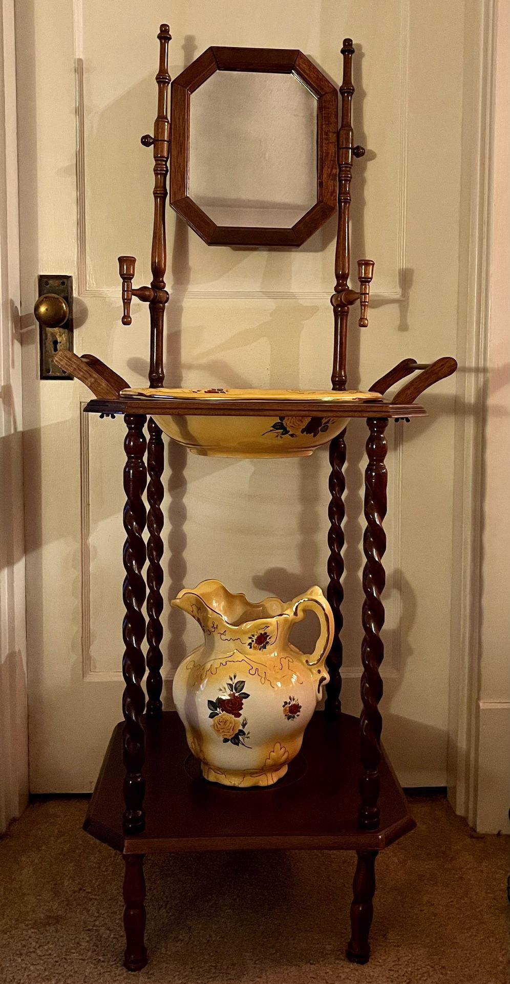 ANTIQUE | Pitcher Stand