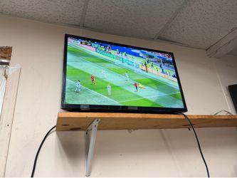 Insignia 32-inch LCD Smart TV