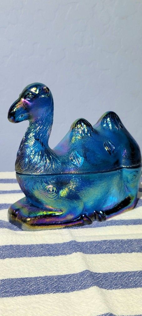Vintage Westmoreland Humphrey Camel Blue Carnival Covered Dish Limited Edition
