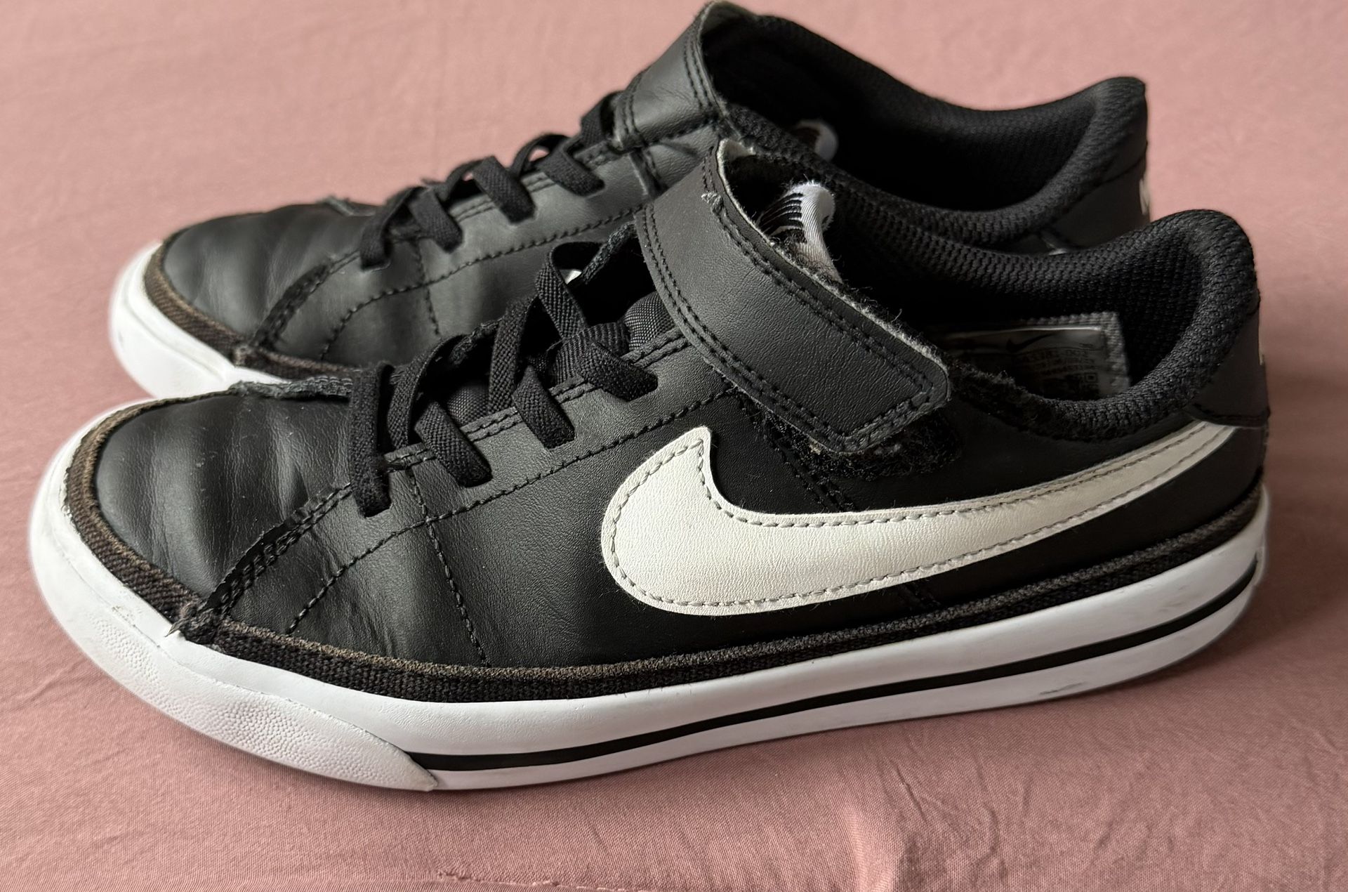 Boys Nike Shoes In Good Condition My Son Wore A Few Times . Size 1