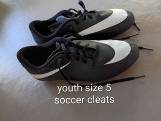 NIKE Youth size 5 Soccer Cleats