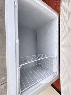 Chest Freezer with Wire Basket