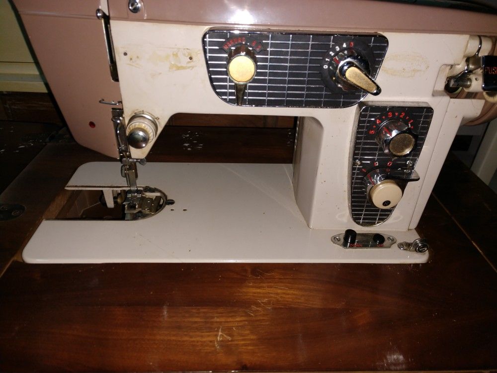 ADLER / BELVEDERE SEWING MACHINE IN CABINET