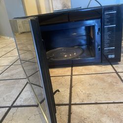 Like New Barley Used Samsung Microwave/oven 