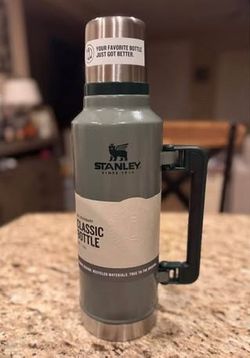 Brand New Stanley Classic Legendary Bottle | 2 QT Hammertone Green